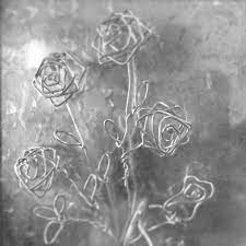 バラのはし置きを作った際 途中で折れてしまったあれこれを花束のイメージでまとめました ブリキを合わせたフレームベースにボンドで貼りました 色を殺してワントーンに myfavorite ワイヤークラフト ワイヤーオブジェ ワイヤーワーク ワイヤーはし置き はし