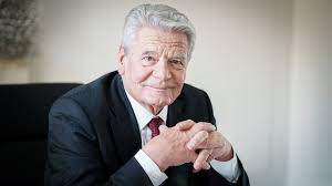 Former president of germany joachim gauck speaks out in favour of a united europe at the concert by the musicians4unitedeurope. Vita Joachim Gauck Bundesprasident A D