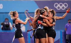 Argentina avanzó de fase de grupos y en el hexagonal final le tocó enfrentar nada más y nada menos a países bajos , que eran las actuales subcampeonas del mundo. 1iwm7uclabfccm