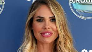 She is married to footballer francesco totti, with whom she has three children. Francesco Totti Dedica Speciale Per Ilary Blasi Ilary Blasi E Francesco Totti Una Lunga Storia D Amore Virgilio Sport