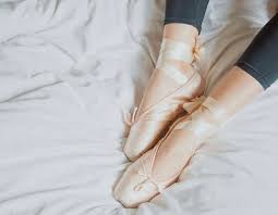 Equally chic & comfortable, flats are the perfect shoes for any occasion, from errands, weekend outings to beach days. Feet Ballet Dancer And Dance Aesthetic Image 7090658 On Favim Com