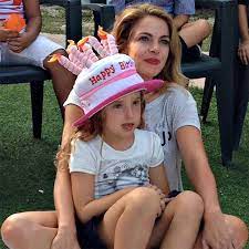 Fisicamente somiglia tanto al suo papà, ma anche alla sua mamma che oltre ad essere una bravissima attrice è anche una grande appassionata di musica. Linda Ma Sei Uguale A Tua Madre La Seconda Figlia Di Claudia Gerini E Nata Dal Matrimonio Con L Ex Federico Zampaglione Eccola La Miniatura Della Bellissima Attrice