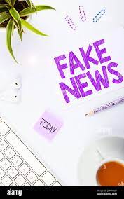 Inspiration mit Sign Fake News. Geschäftsidee, die Menschen Informationen  vermittelt, die von den Medien nicht wahrgenommen werden Stockfotografie -  Alamy