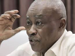 Porque é que um expatriado congolês ou maliano, quando chega aqui prospera?  Sabe fazer contas"