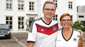 Select from premium mandy islacker of the highest quality. Islacker Mann Thomas Spricht In Bild Ich Bin Die Spielerfrau Von Mandy Fussball Bild De