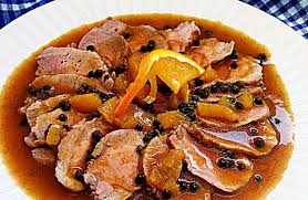 O mancare usor de preparat si tare gustoasa, fina si eleganta este urmatoarea reteta cu carne de rata si anume un piept de rata cu prune uscate in sos placut dulceag si aromat. Piept De Rata In Sos De Vin Rosu Gustoase Net