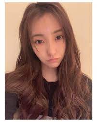 歌手の板野友美が自身のinstagramを更新 跳ね上げライン メイクを披露しファンの間で話題となっている