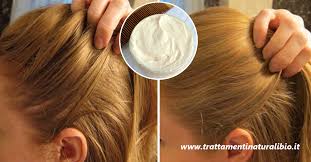 La problematica dei capelli grassi è legata ad una iperproduzione di sebo che oltre a diventare più abbondante varia anche la sua qualità, i processi di . Capelli Grassi Come Lavarli E Maschera Fai Da Te Facile Ed Efficace