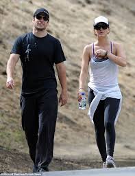 That the man of steel star and big bang theory on june 14, cuoco tweeted a photo that showed herself gazing up into cavill's eyes on a man of steel poster: Henry Cavill And Kaley Cuoco Showcase Their Super New Romance As They Go Hiking And Hold Hands On Their Grocery Shop Henry Cavill Henry Cavill Girlfriend Kaley Cuoco Style