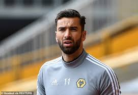 Rui patricio a avut nevoie de masca de oxigen şi 15 minute de îngrijiri medicale pe teren. Wolves Goalkeeper Rui Patricio Has Warned Quarter Final Vs Sevilla Will Be Completely Different Daily Mail Online
