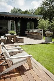 La terrasse extérieure est un endroit parfait pour s'asseoir avec des amis, lire un livre ou faire un diner sous les étoiles. Epingle Sur Deco Jardin