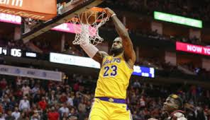 James' dunk also came 19 years after the late kobe bryant executed a reverse windmill against the sacramento kings. What Pros Wear Lebron James Slams Cradle Reverse Dunk In The Nike Lebron 15 Shoes What Pros Wear