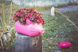 Nous vous proposons quelques idées diy originales et faciles à realiser. Decorer Son Jardin Avec De La Recup 15 Idees Originales Pour Vous Inspirer