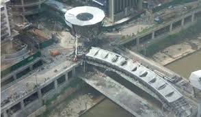 Kl eco city is a new development project in the city of kuala lumpur, malaysia. Video Gambar Jambatan Hubungkan Kl Eco City Dan Mid Valley Runtuh Lihat Jumlah Mangsa
