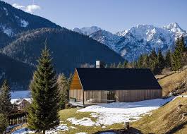 An Alpine Home In Northern Italy Shows Off Picture Perfect Valley Views In 2020 Architecture Holiday Home Architect