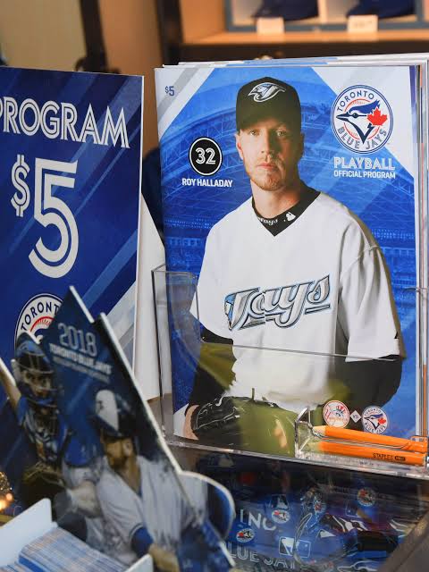 Toronto Blue Jays honor Roy Halladay before opener against NY Yankees