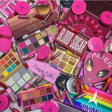 Jeffree star, make up department: Jeffree Star Cosmetics On Instagram Hi 48 Hour Sale How Are Ya Shop 30 Off Our Eyeshadow Palett Star Makeup Makeup Collection Goals Makeup Collection