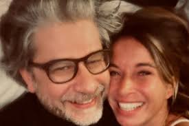 Julie Bafort, ex-vrouw van Werner De Smedt, en Wim Helsen kondigen relatie aan met innige foto’s