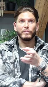 Mary Bouton's Instagram, Twitter & Facebook