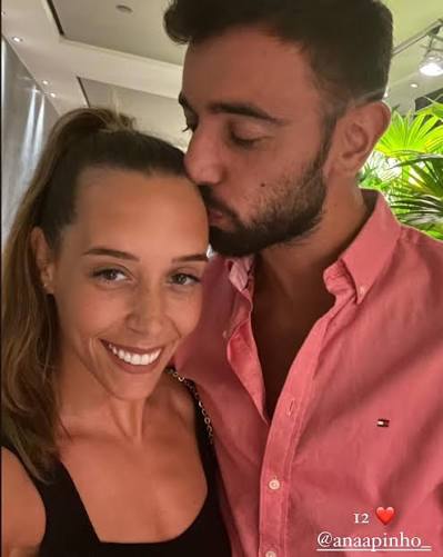 Bruno Fernandes celebrating 12 years with his wife yesterday ❤️🇵🇹 (📸 via  IG)