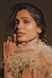 Haley bennett, amy adams, glenn close, freida pinto. Freida Pinto On Refusing To Be Typecast And Driving Change In Hollywood Post Metoo Vogue Australia