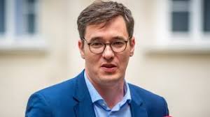 A 189 négyzetméteres teleknek és a 37 négyzetméteres háznak ötven. Iy Q1ccosx0bjm