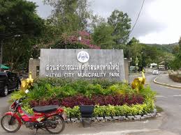 €dengan adanya kemudahan yang terletak 12 kilometer (km) dari pintu sempadan, ia akan membantu mengurangkan masalah kekurangan parkir apabila ramai pelancong datang ke thailand menerusi bukit kayu hitam, kedah dan padang besar, perlis. Jalan Jalan Di Luar Negeri Thailand Pedestrian