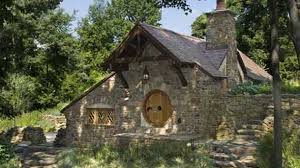 Wir zeigen dir die antwort und du kannst bald die bauarbeiten beginnen! Hobbithaus Originalgetreues Hobbit Haus Gebaut Wohnen Wie Bilbo