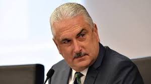 CALIENTE LA COSA‼️ ▪️Thomas Rivera Schatz llama pendej0 Al periodista  Normando Valentín. "¡Buenos días Normando! En tu creencia de autoridad  moral que no tienes, tus complejos te dominan. Eres la personificación de