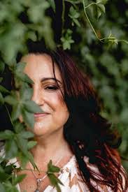 Tess Love's Instagram, Twitter & Facebook