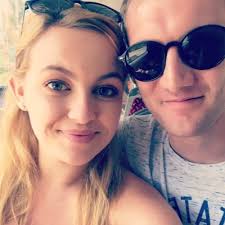 Adele Elliott (@adelliottX)