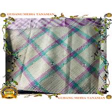 Selain digunakan untuk membuat kerajinan seperti yang telah dipaparkan di atas ternyata serat. Jual Media Tikar Pandan Halus Motif Berwarna Ukuran 200x120 Cm Ab Media Jakarta Pusat Gudang Media Tanaman Tokopedia