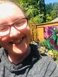 junco fledgling mistakes human for nest