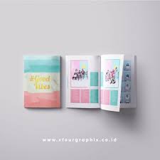 Menjelang akhir tahun pendidikan, kesibukan semakin menumpuk dan hal yang paling menarik dipersiapkan adalah pembuatan buku kenangan. Harga Cetak Buku Tahunan Sekolah Harga Mulai Rp 50 000 Murah