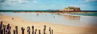 This makes for an interesting spectacle all by itself, since the beaches, islands, and coastline look completely different depending on whether the water is in or out. Hotels In Saint Malo 2 3 Und 4 Sterne Hotels Buchen Kyriad