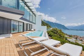 Ce N Est Pas La Mer Que Cette Sublime Villa Contemporaine Surplombe Mais Le Lac Leman Villa Contemporaine Villa Terrasse