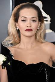 7 10 Kontrast Dipler Rita Ora Dan Kim Kardashian A Bircok Unlunun De Favorisi Olan Kontrast Sac Dipleri Popularitesini Sicak Mevsimle Sac Guzellik Sarisin Sac