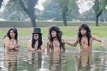 Kumpulan lipan bara merupakan salah satu dari kumpulan rock yang mengambil bahagian dalam pertanding di juara rock galactica, yang juga disertai oleh kumpulan script, suria, heartbeat, striker, warisan rockers, the sphinx, girls pet, crystal, sampler, pusaka, bentara, thunder, reinforcement, satria, grasp, nurse, sphera, kakara, lipan bara, black rose Rock Oo Wikipedia Bahasa Melayu Ensiklopedia Bebas