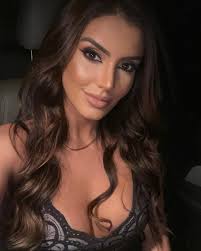 ALINE BARION (@alinebarion_) • Instagram photos and videos