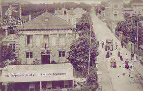 epingle sur cpa val d oise