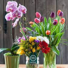 Mason jar flowers whole foods. Pick The Perfect Flowers For Mom Whole Foods Market