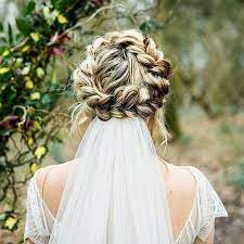 Very Much On Board With This Gorgeos Halo Braid Veil Combo Hair Stylists Are You Still Get Veil Hairstyles Plaits Hairstyles Side Braid Hairstyles