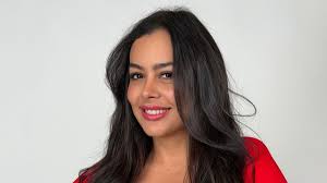 Larissa Riquelme se mostró fanática del encaje y deslumbró con un look del color de la temporada