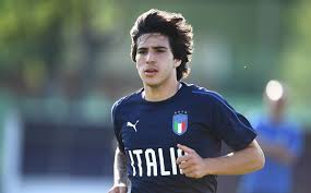 Sandro tonali is an italian professional footballer who plays as a midfielder for serie a club ac milan and the italy national football team. The Price Is The Big Inconvenient That Tonali Signs By The Barca
