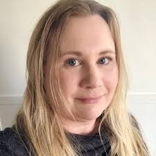 Suzanne Harford's Instagram, Twitter & Facebook