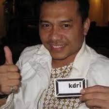 Ashanty menggambarkan sosok anang hermansyah sebagai pria yang tampan dan apa adanya. Anang Hermansyah Anang Penyanyi Twitter