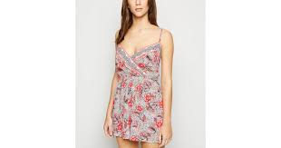 We did not find results for: Combishort De Plage Portefeuille Blanc A Imprime Floral Et A Pois New Look