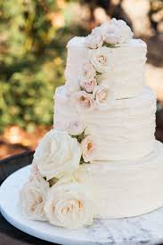 Romantic Wedding Cake Thick White Frosting Large Cream And Light Pink Roses Maria Villano P Country Wedding Cakes Cool Wedding Cakes Romantic Wedding Cake