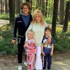 Картинки по запросу галкин пугачева Maksim Galkin Rasskazal Chto Alla Pugacheva Potryasayushaya Hozyajka Vokrug Tv