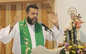 Qhubo Medellin - "La gran tragedia mía ha sido la soledad": Padre Linero El  anuncio del Padre Alberto Linero sobre su solicitud a la iglesia para  retirarse del sacerdocio, tomó por sorpresa